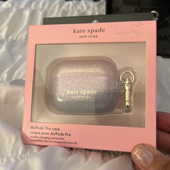 SOLD Kate Spade AirPod’s case - Picture 2 of 4